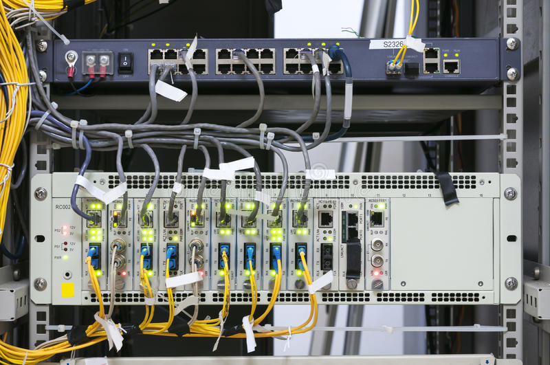 Zayıf Akım Firmaları Hakkında Bilinmesi Gereken 5 Başlık 2 network cable connecting cables to switches 95625247