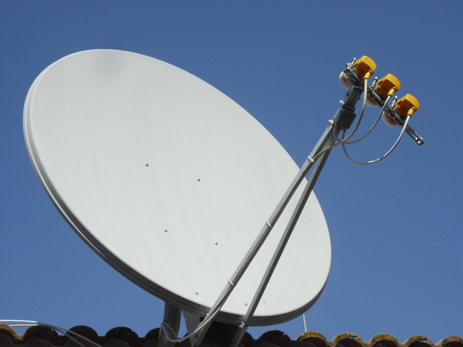 Антен 1. Аналоговое спутниковое Телевидение тарелка. TV Satellite dish. GN спутниковое Телевидение. Спутниковое Телевидение книга.