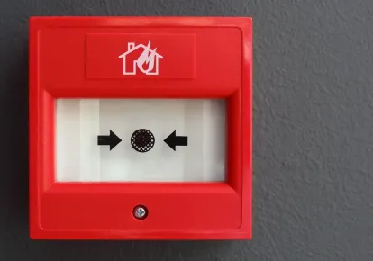 Что такое кнопка пожарной сигнализации